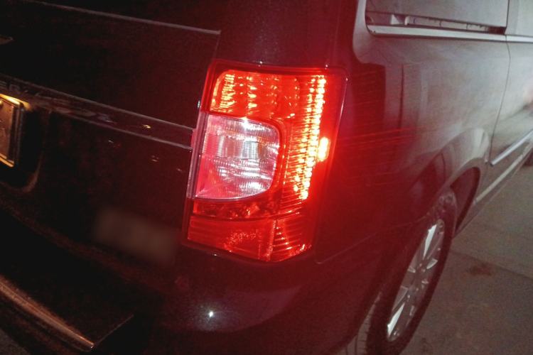 Used Chrysler Grand Voyager 2014 3.6L Comfort Edition Exterior 6