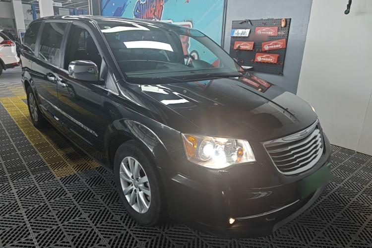 Used Chrysler Grand Voyager 2014 3.6L Comfort Edition Front Right 45 Deg