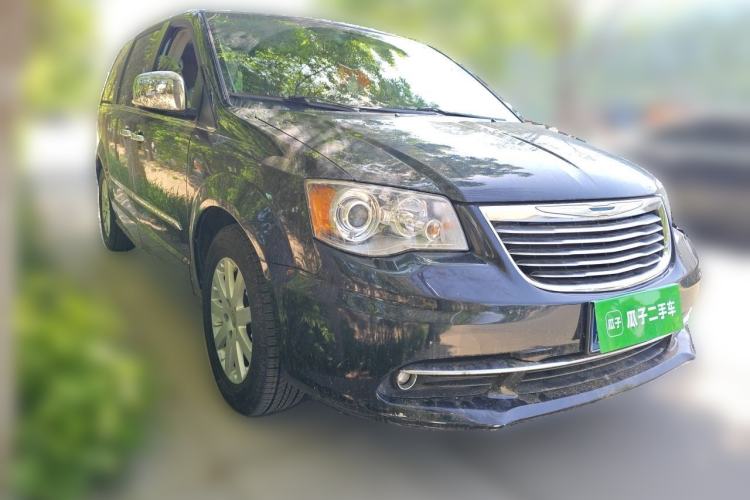 Used Chrysler Grand Voyager 2014 3.6L Comfort Edition Front Right 45 Deg