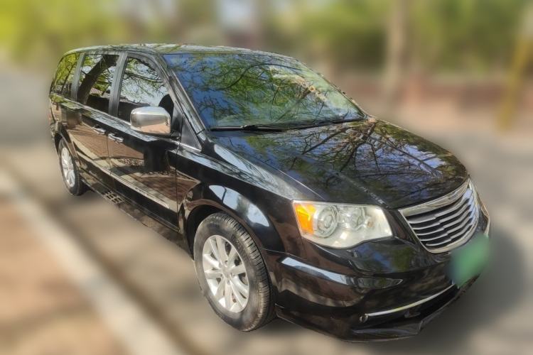 Used Chrysler Grand Voyager 2014 3.6L Comfort Edition Front Right 45 Deg