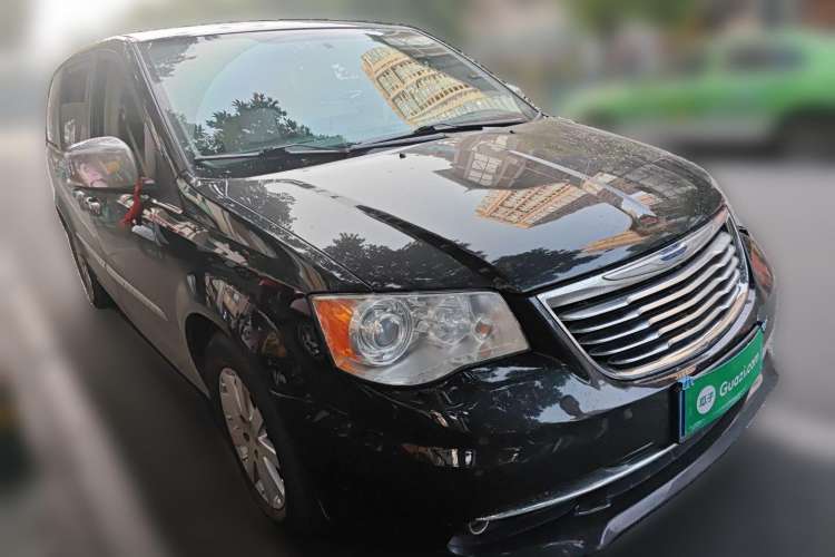 Used Chrysler Grand Voyager 2014 3.6L Comfort Edition Front Right 45 Deg