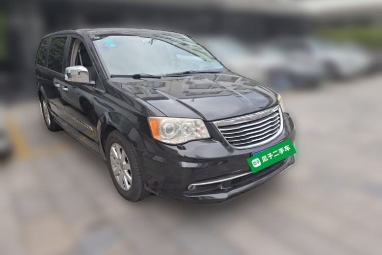 Used Chrysler Grand Voyager 2014 3.6L Comfort Edition Front Right 45 Deg