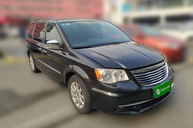 Used Chrysler Grand Voyager 2014 3.6L Comfort Edition Front Right 45 Deg