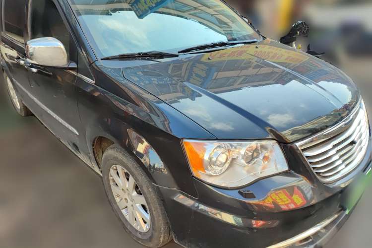 Used Chrysler Grand Voyager 2014 3.6L Comfort Edition Front Right 45 Deg