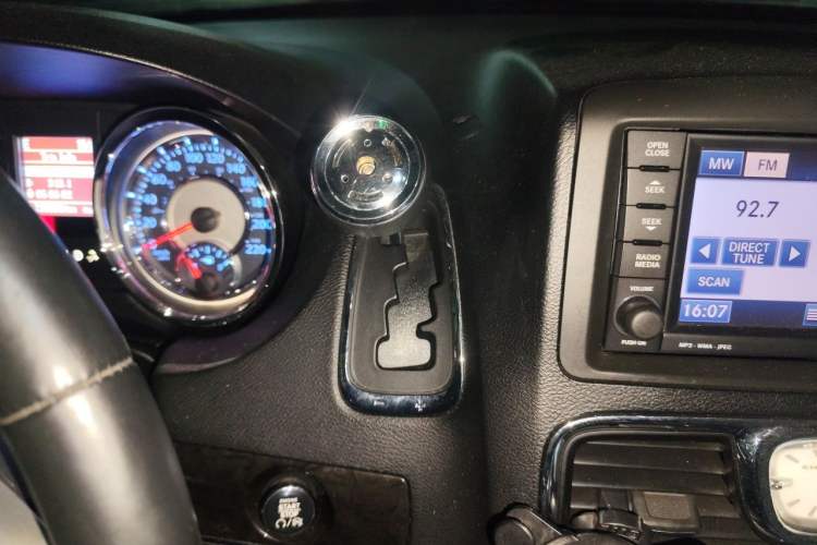 Used Chrysler Grand Voyager 2014 3.6L Comfort Edition Gear Lever
