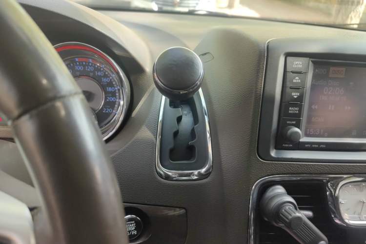 Used Chrysler Grand Voyager 2014 3.6L Comfort Edition Gear Lever