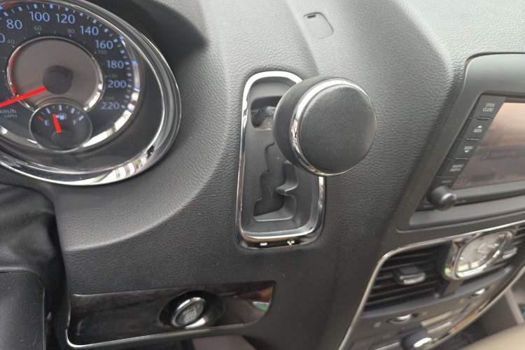 Used Chrysler Grand Voyager 2014 3.6L Comfort Edition Gear Lever
