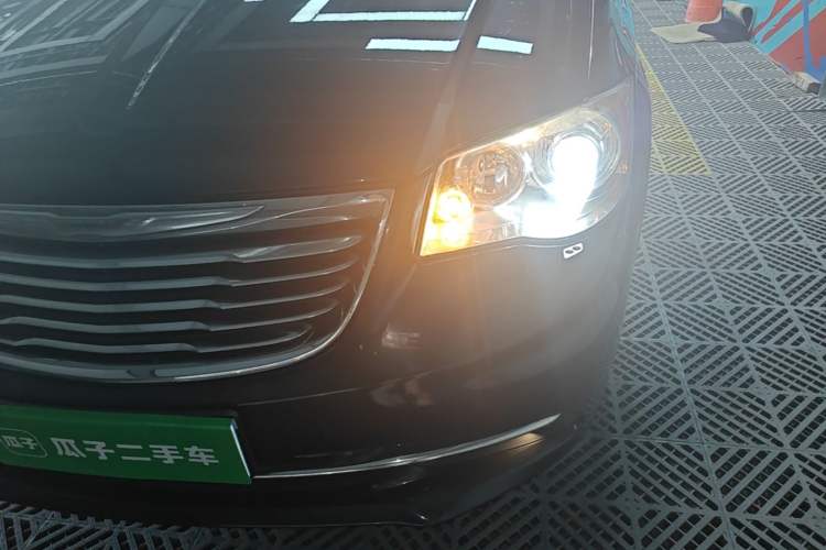 Used Chrysler Grand Voyager 2014 3.6L Comfort Edition Left Front Headlight