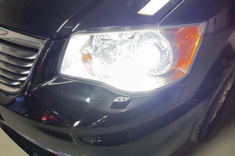 Used Chrysler Grand Voyager 2014 3.6L Comfort Edition Left Front Headlight