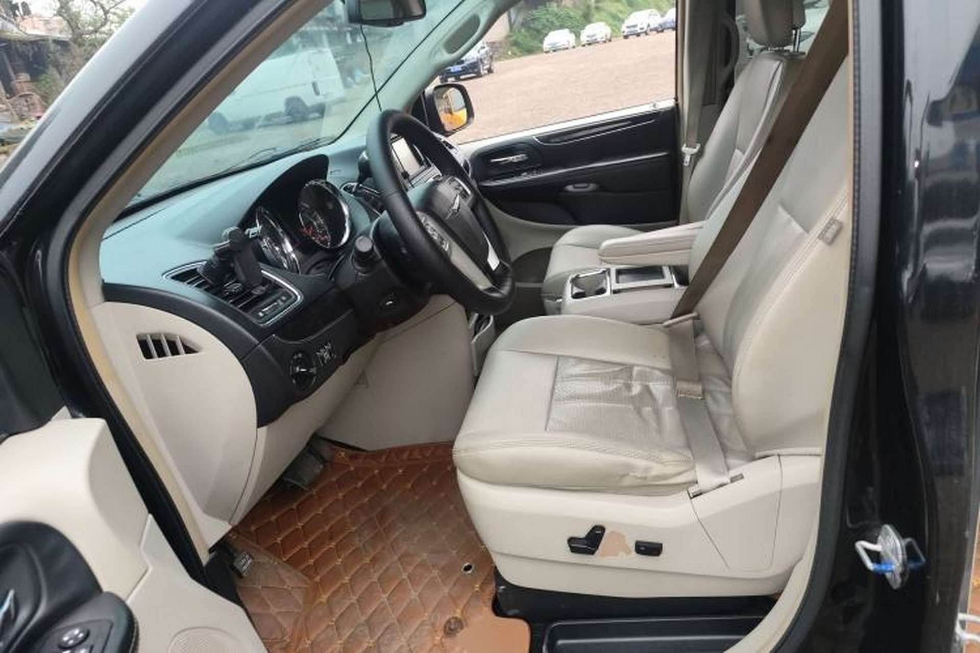 Used Chrysler Grand Voyager 2014 3.6L Comfort Edition Left Front Seat