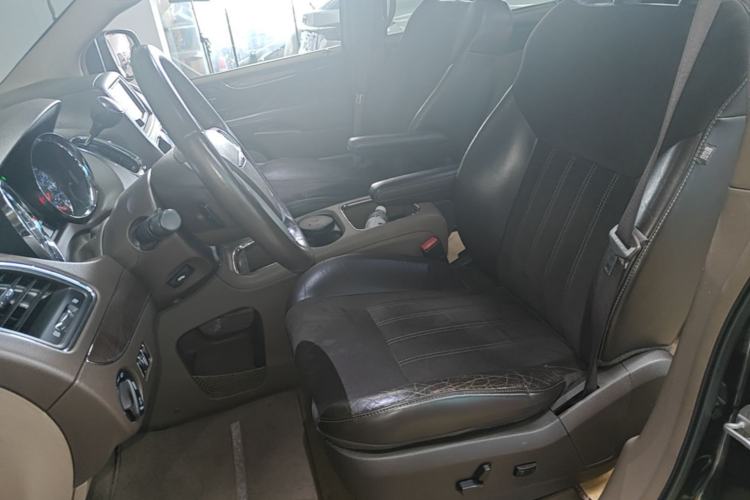 Used Chrysler Grand Voyager 2014 3.6L Comfort Edition Left Front Seat