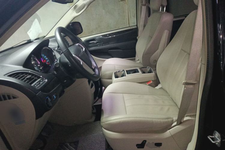 Used Chrysler Grand Voyager 2014 3.6L Comfort Edition Left Front Seat