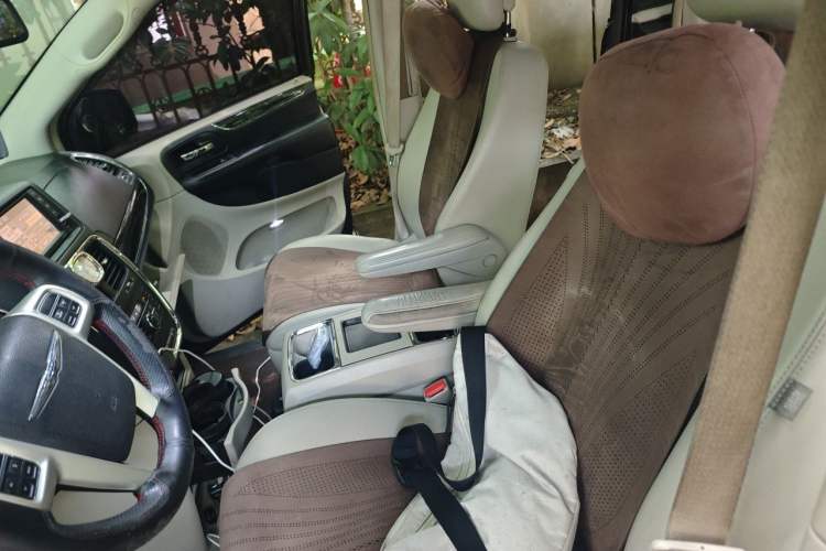 Used Chrysler Grand Voyager 2014 3.6L Comfort Edition Left Front Seat