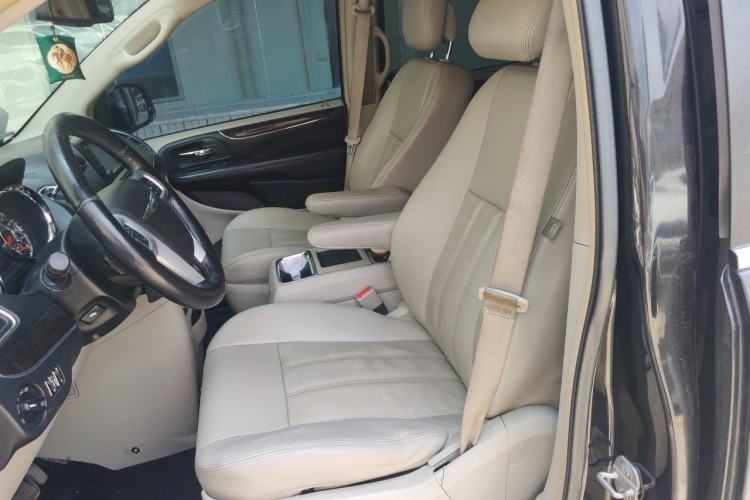 Used Chrysler Grand Voyager 2014 3.6L Comfort Edition Left Front Seat