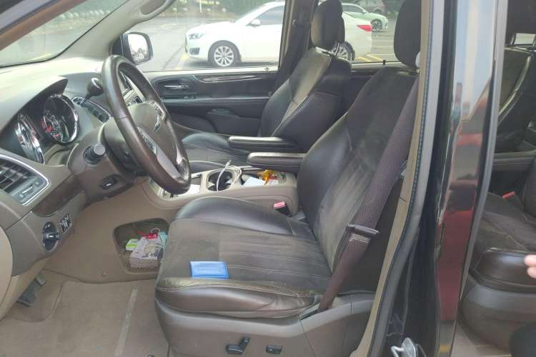 Used Chrysler Grand Voyager 2014 3.6L Comfort Edition Left Front Seat