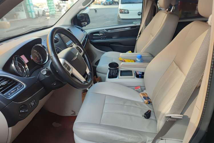 Used Chrysler Grand Voyager 2014 3.6L Comfort Edition Left Front Seat