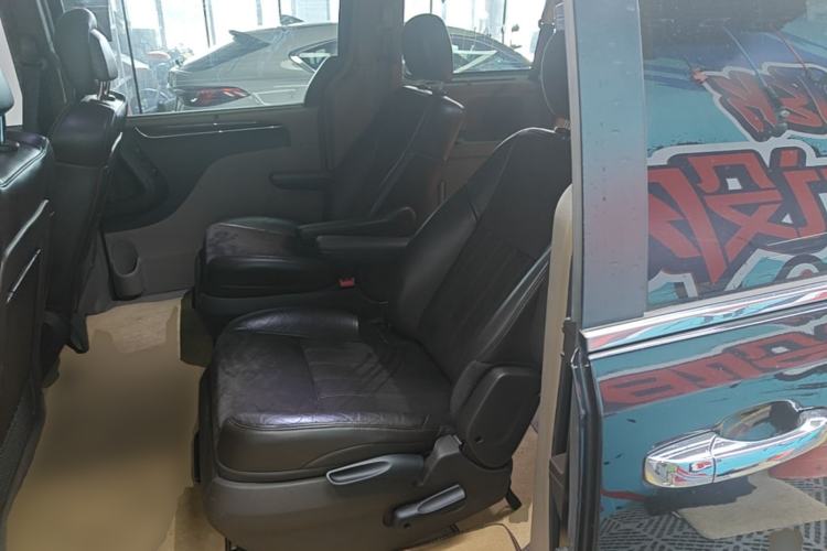 Used Chrysler Grand Voyager 2014 3.6L Comfort Edition Left Rear Seat