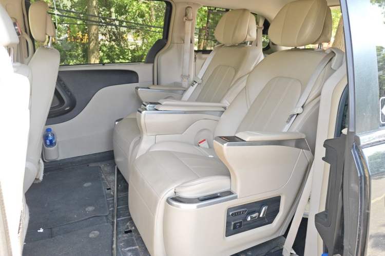 Used Chrysler Grand Voyager 2014 3.6L Comfort Edition Left Rear Seat