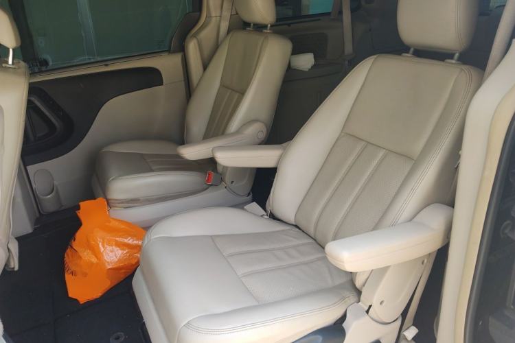 Used Chrysler Grand Voyager 2014 3.6L Comfort Edition Left Rear Seat