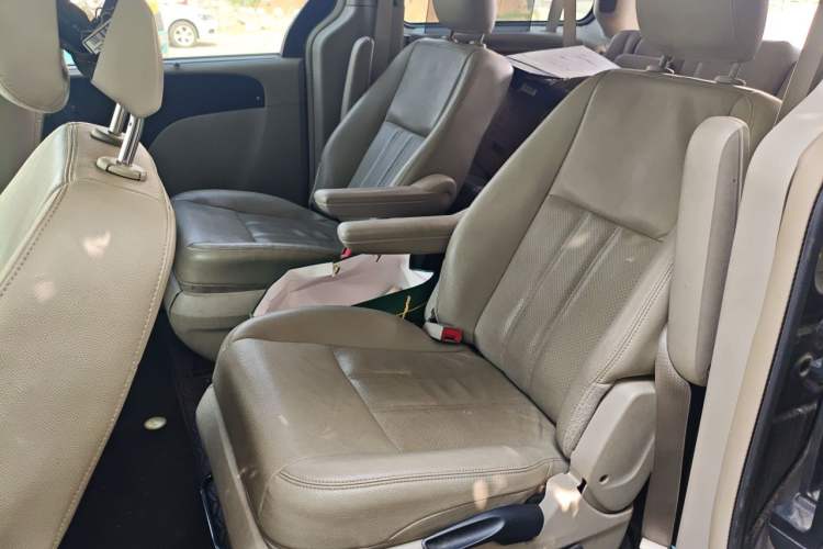 Used Chrysler Grand Voyager 2014 3.6L Comfort Edition Left Rear Seat