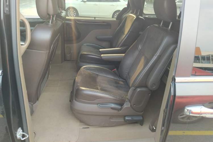 Used Chrysler Grand Voyager 2014 3.6L Comfort Edition Left Rear Seat