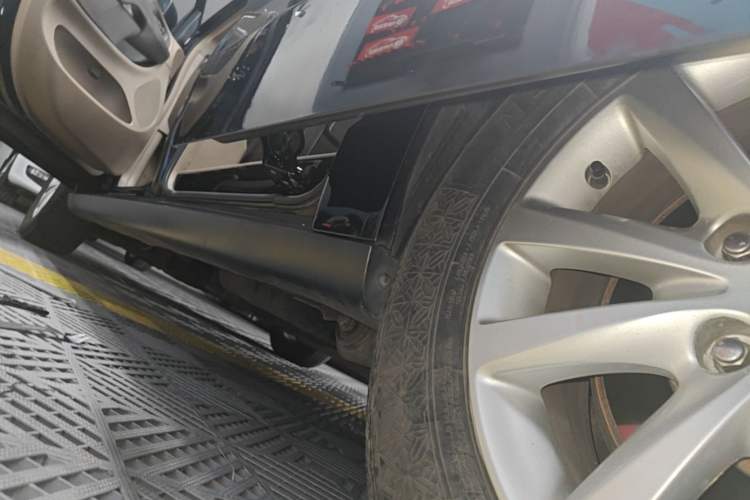 Used Chrysler Grand Voyager 2014 3.6L Comfort Edition Left Side Sill