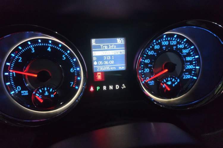Used Chrysler Grand Voyager 2014 3.6L Comfort Edition Odometer Close Up