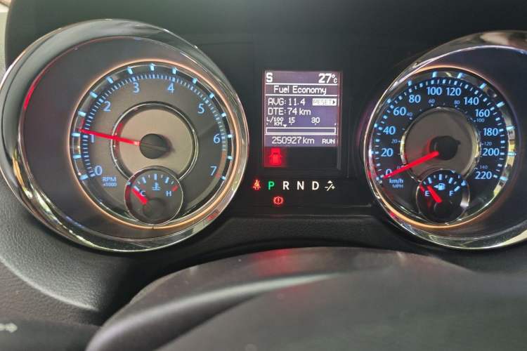 Used Chrysler Grand Voyager 2014 3.6L Comfort Edition Odometer Close Up