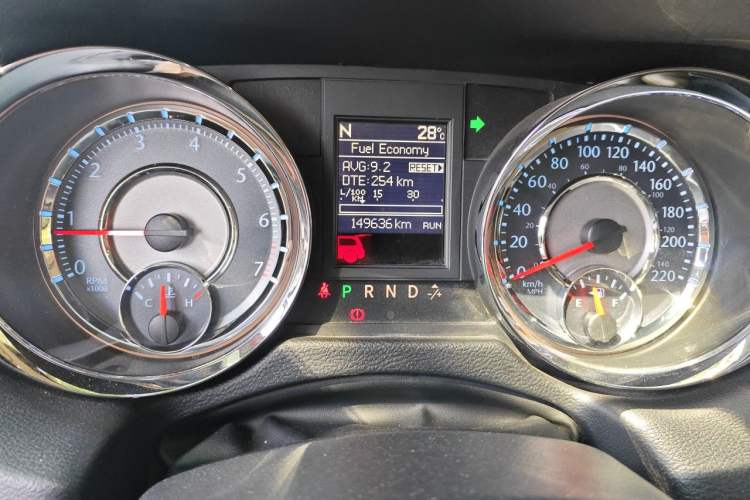 Used Chrysler Grand Voyager 2014 3.6L Comfort Edition Odometer Close Up