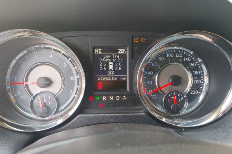 Used Chrysler Grand Voyager 2014 3.6L Comfort Edition Odometer Close Up