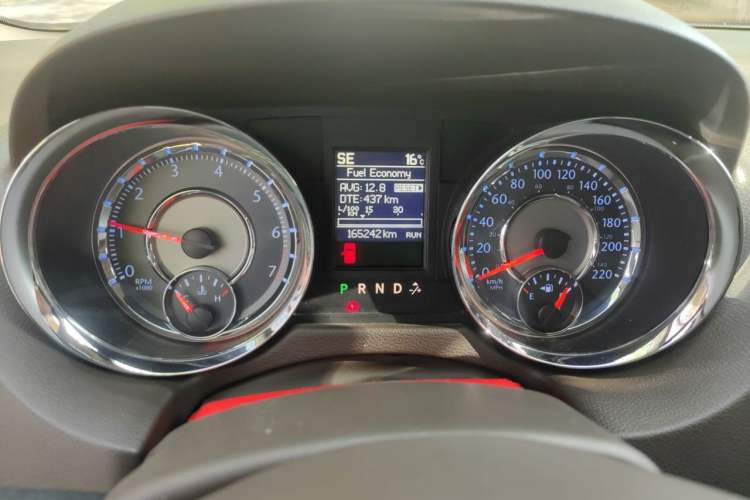 Used Chrysler Grand Voyager 2014 3.6L Comfort Edition Odometer Close Up