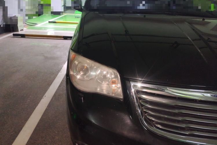 Used Chrysler Grand Voyager 2014 3.6L Comfort Edition Right Front Headlight