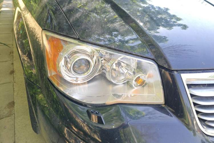 Used Chrysler Grand Voyager 2014 3.6L Comfort Edition Right Front Headlight