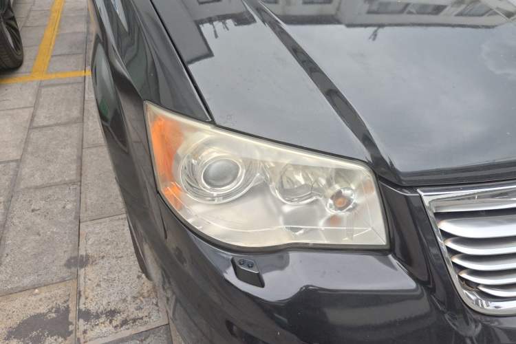 Used Chrysler Grand Voyager 2014 3.6L Comfort Edition Right Front Headlight