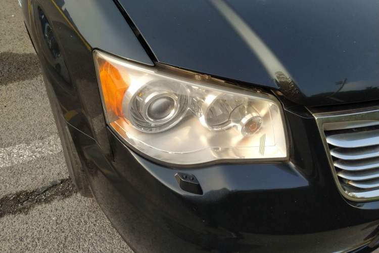 Used Chrysler Grand Voyager 2014 3.6L Comfort Edition Right Front Headlight
