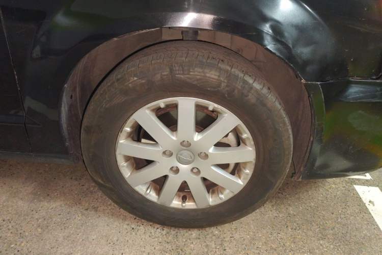 Used Chrysler Grand Voyager 2014 3.6L Comfort Edition Right Front Wheel Hub