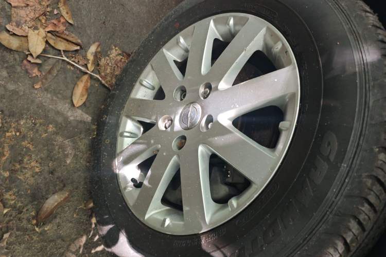 Used Chrysler Grand Voyager 2014 3.6L Comfort Edition Right Front Wheel Hub