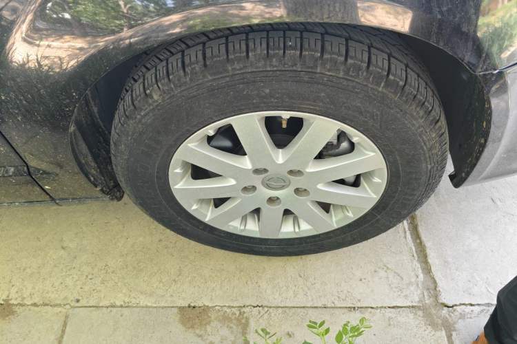 Used Chrysler Grand Voyager 2014 3.6L Comfort Edition Right Front Wheel Hub
