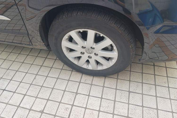 Used Chrysler Grand Voyager 2014 3.6L Comfort Edition Right Front Wheel Hub
