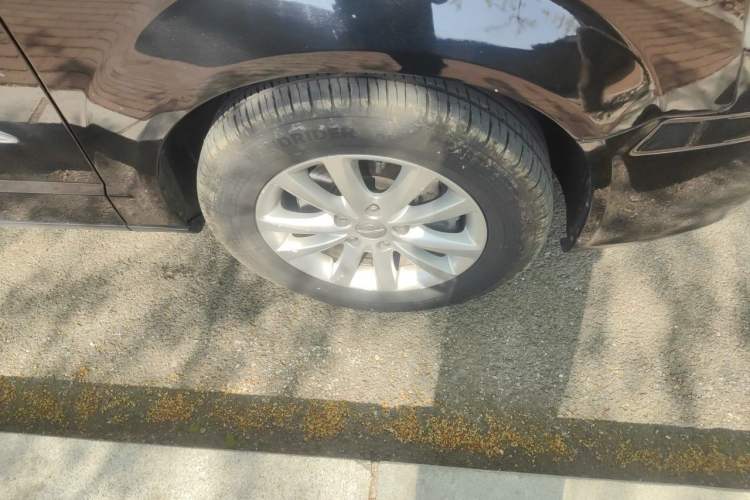 Used Chrysler Grand Voyager 2014 3.6L Comfort Edition Right Front Wheel Hub
