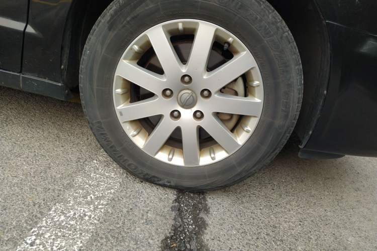 Used Chrysler Grand Voyager 2014 3.6L Comfort Edition Right Front Wheel Hub