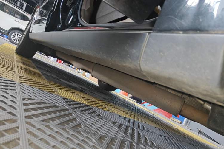 Used Chrysler Grand Voyager 2014 3.6L Comfort Edition Right Side Sill