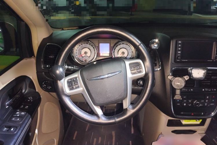 Used Chrysler Grand Voyager 2014 3.6L Comfort Edition Steering Wheel