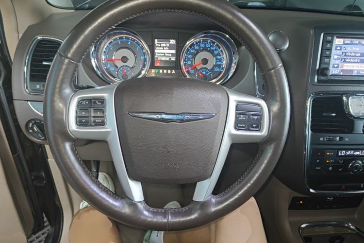 Used Chrysler Grand Voyager 2014 3.6L Comfort Edition Steering Wheel