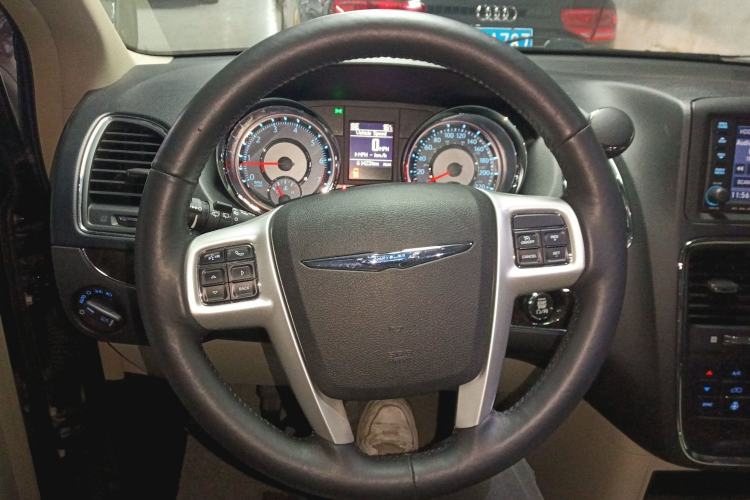 Used Chrysler Grand Voyager 2014 3.6L Comfort Edition Steering Wheel