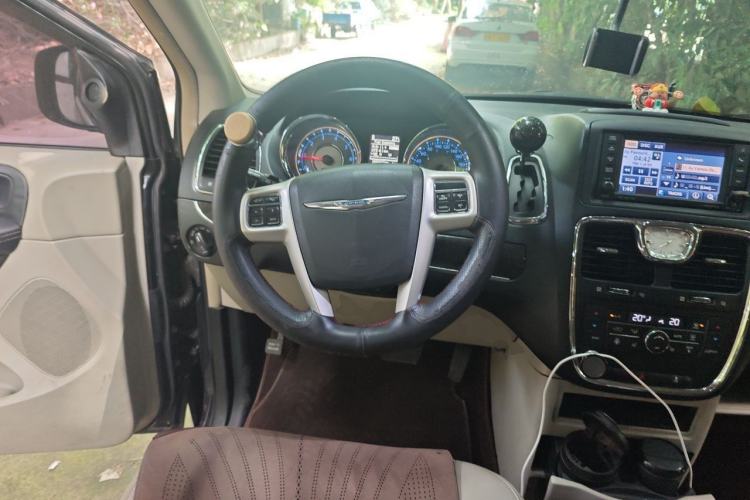 Used Chrysler Grand Voyager 2014 3.6L Comfort Edition Steering Wheel