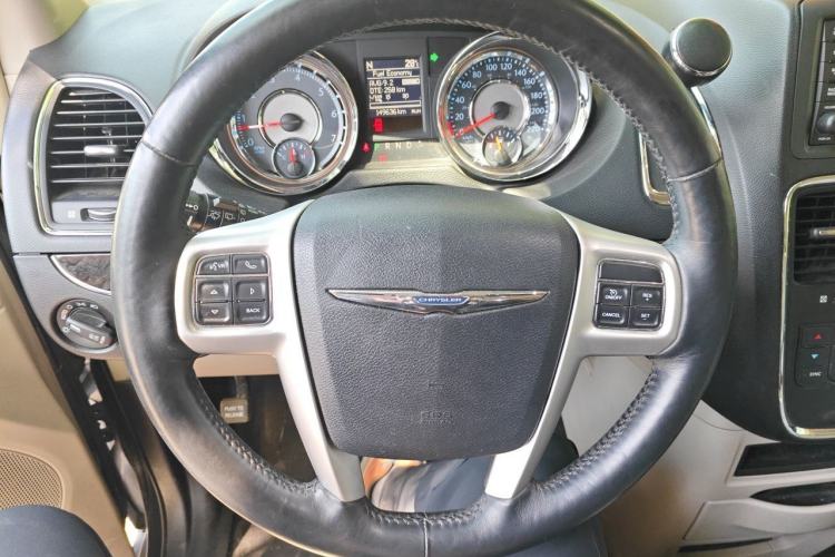 Used Chrysler Grand Voyager 2014 3.6L Comfort Edition Steering Wheel