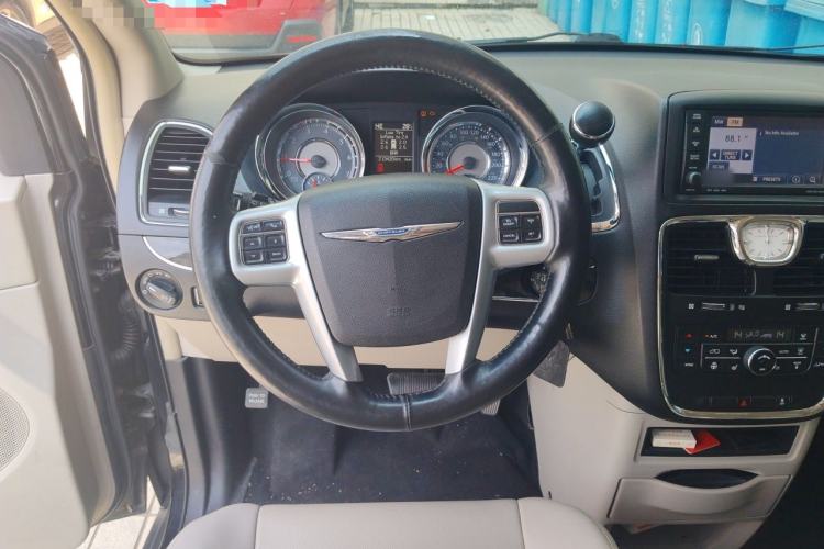 Used Chrysler Grand Voyager 2014 3.6L Comfort Edition Steering Wheel
