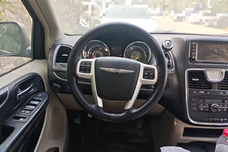 Used Chrysler Grand Voyager 2014 3.6L Comfort Edition Steering Wheel