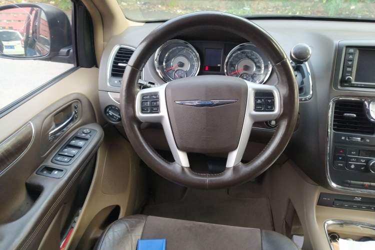 Used Chrysler Grand Voyager 2014 3.6L Comfort Edition Steering Wheel